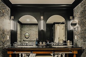 Hotel Jerome, Auberge Collection