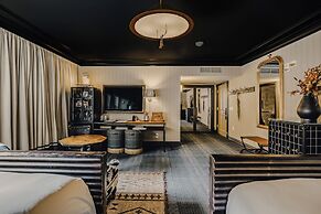 Hotel Jerome, Auberge Collection