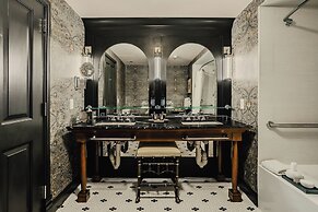 Hotel Jerome, Auberge Collection