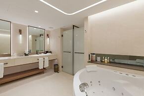 New World Millennium Hong Kong Hotel