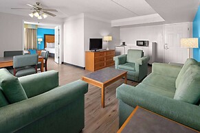 La Quinta Inn by Wyndham Pittsburgh Airport