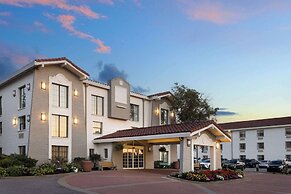 La Quinta Inn by Wyndham Pittsburgh Airport