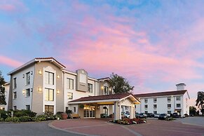 La Quinta Inn by Wyndham Pittsburgh Airport