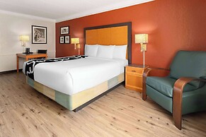 La Quinta Inn by Wyndham Pittsburgh Airport
