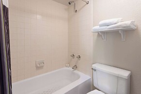 La Quinta Inn by Wyndham Pittsburgh Airport