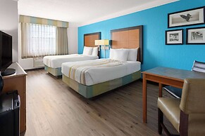La Quinta Inn by Wyndham Pittsburgh Airport