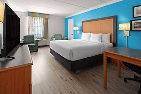La Quinta Inn by Wyndham Pittsburgh Airport