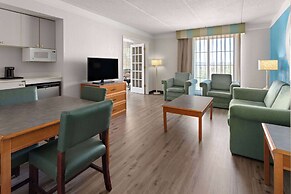 La Quinta Inn by Wyndham Pittsburgh Airport