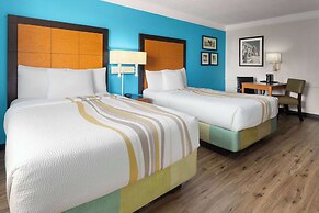 La Quinta Inn by Wyndham Pittsburgh Airport