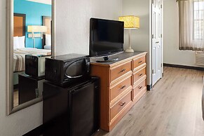 La Quinta Inn by Wyndham Pittsburgh Airport