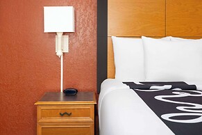 La Quinta Inn by Wyndham Pittsburgh Airport