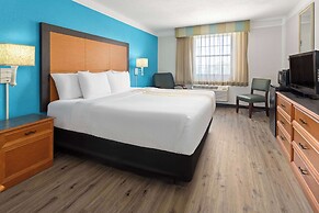 La Quinta Inn by Wyndham Pittsburgh Airport