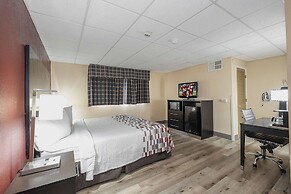Red Roof Inn & Suites Macon