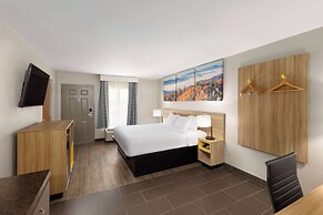 Days Inn by Wyndham Clarksville North