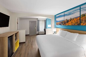 Days Inn by Wyndham Clarksville North