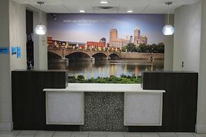 La Quinta Inn & Suites by Wyndham Indianapolis Downtown