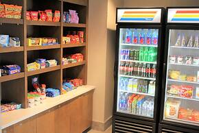 La Quinta Inn & Suites by Wyndham Indianapolis Downtown