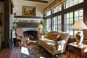 Best Western Premier Mariemont Inn