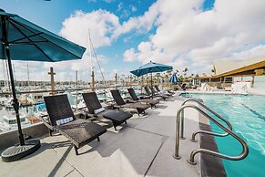 Bay Club Hotel & Marina