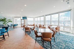 Bay Club Hotel & Marina