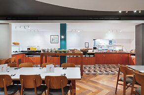 Holiday Inn Northampton by IHG