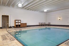 Holiday Inn Hotel & Suites St. Catharines Conference Center by IHG