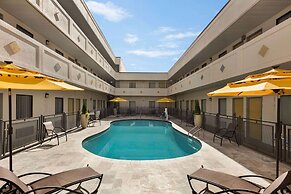 Hotel Bo, a Days Inn by Wyndham Chattanooga Downtown