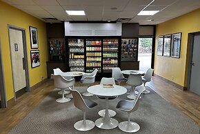 Hotel Bo, a Days Inn by Wyndham Chattanooga Downtown