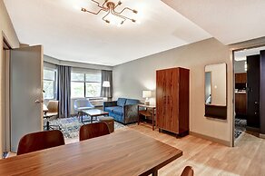 Four Points by Sheraton St. Catharines Niagara Suites