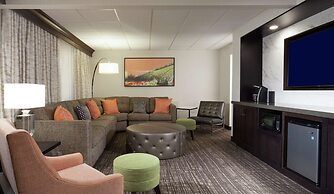 Embassy Suites by Hilton Philadelphia Airport