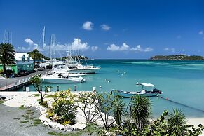 Catamaran Hotel Marina