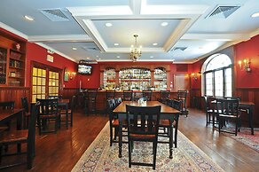 Avon Old Farms Hotel