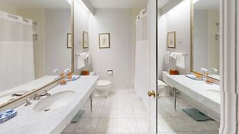 Avon Old Farms Hotel