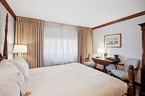 Avon Old Farms Hotel