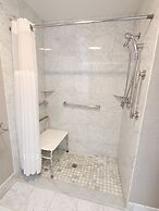 Avon Old Farms Hotel