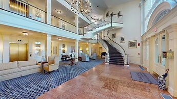 Avon Old Farms Hotel