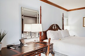 Avon Old Farms Hotel