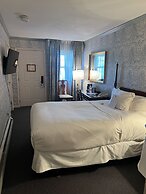 Avon Old Farms Hotel