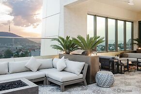 Sheraton Grand Tbilisi Metechi Palace