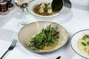 Sheraton Grand Tbilisi Metechi Palace