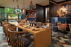 Sheraton Grand Tbilisi Metechi Palace