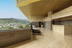 Sheraton Grand Tbilisi Metechi Palace