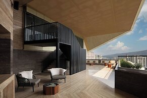 Sheraton Grand Tbilisi Metechi Palace