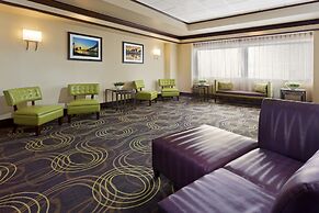 Holiday Inn Clark - Newark Area by IHG