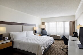 Holiday Inn Clark - Newark Area by IHG