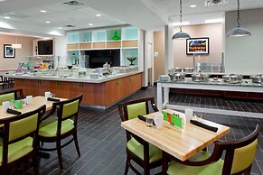 Holiday Inn Clark - Newark Area by IHG