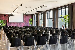 Apollo Hotel Amsterdam, a Tribute Portfolio Hotel