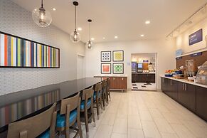 Holiday Inn Express Monterey-Cannery Row by IHG