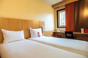 ibis Paris Pont De Suresnes