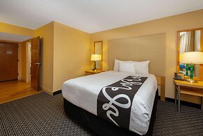 La Quinta Inn & Suites by Wyndham Deerfield Beach I-95